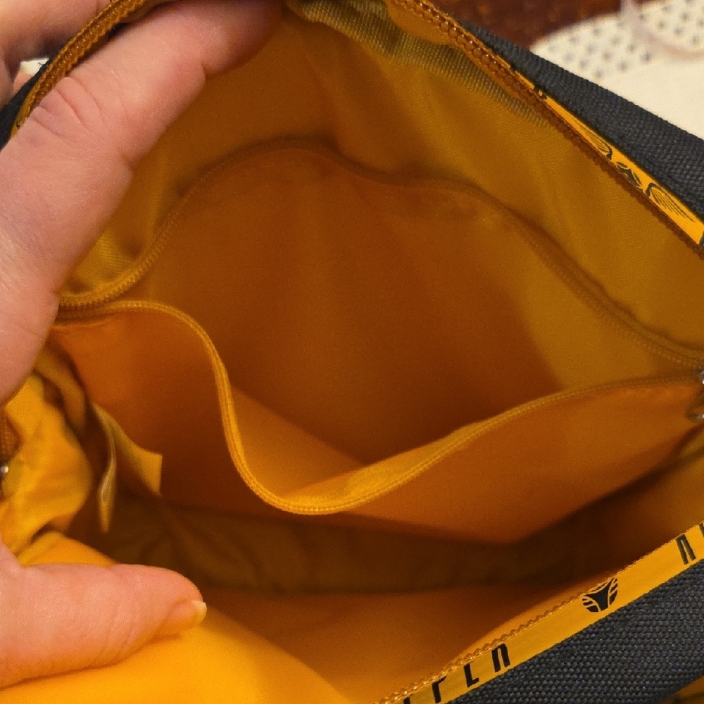 Hogwarts Hufflepuff Bag And Headband - Picture 2 of 7